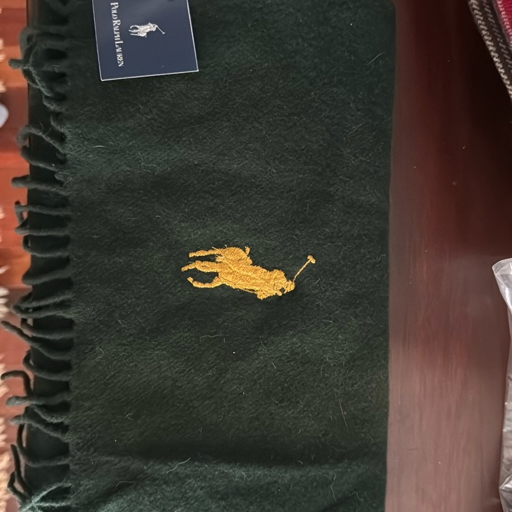 Green lambswool scarf